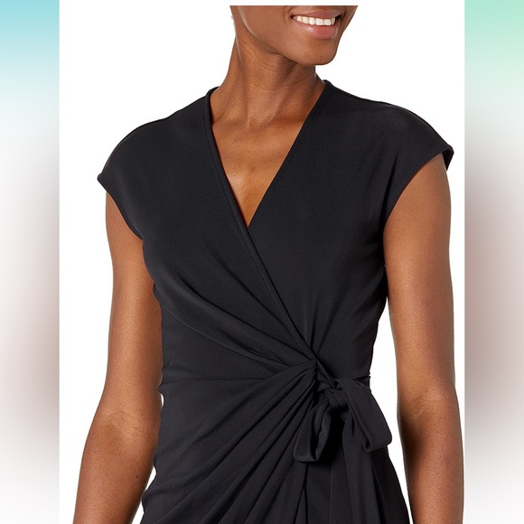 Classic cap sleeve wrap dress - Picture 4 of 6